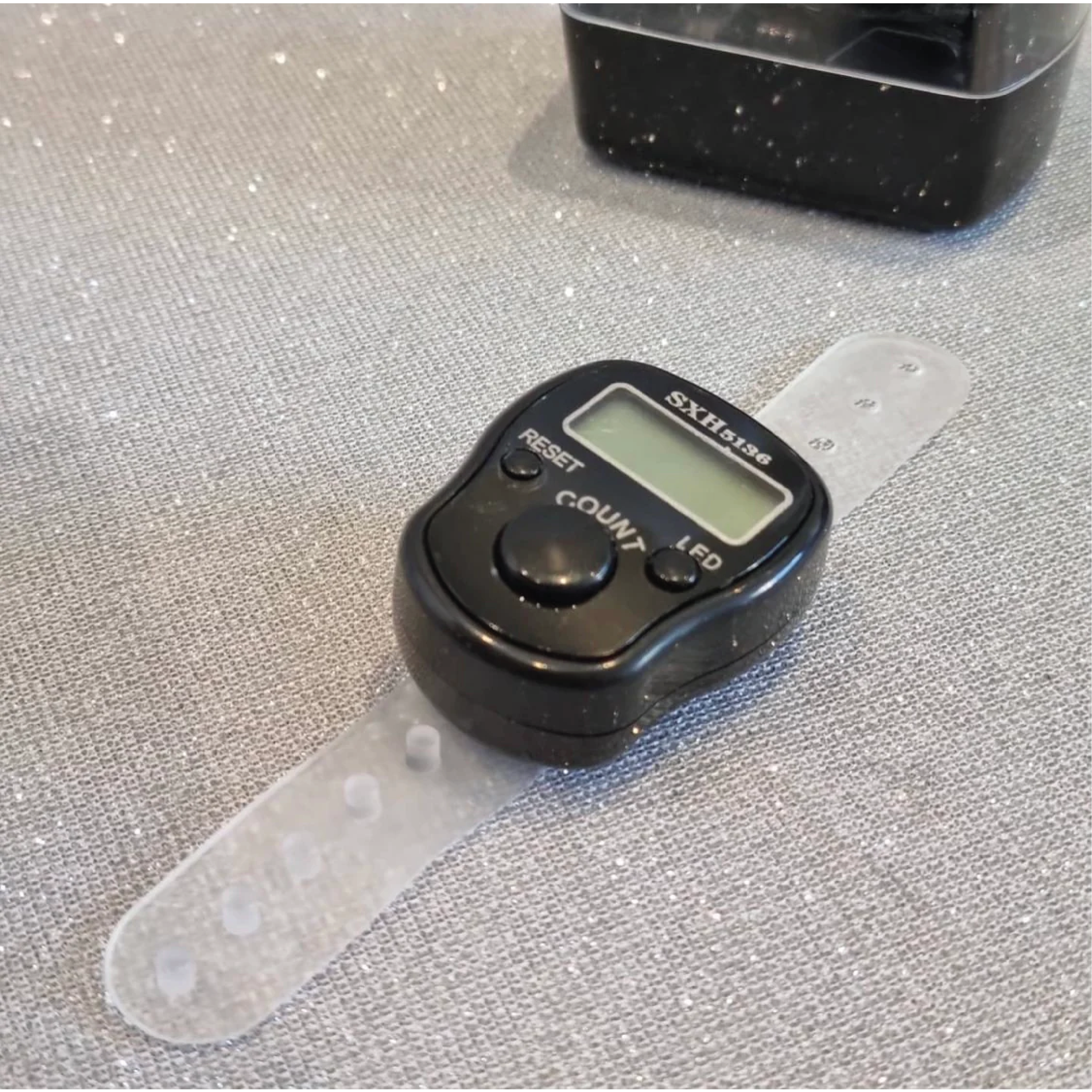 Digitale vinger Tasbeeh met Bling in houer (6 kleure)