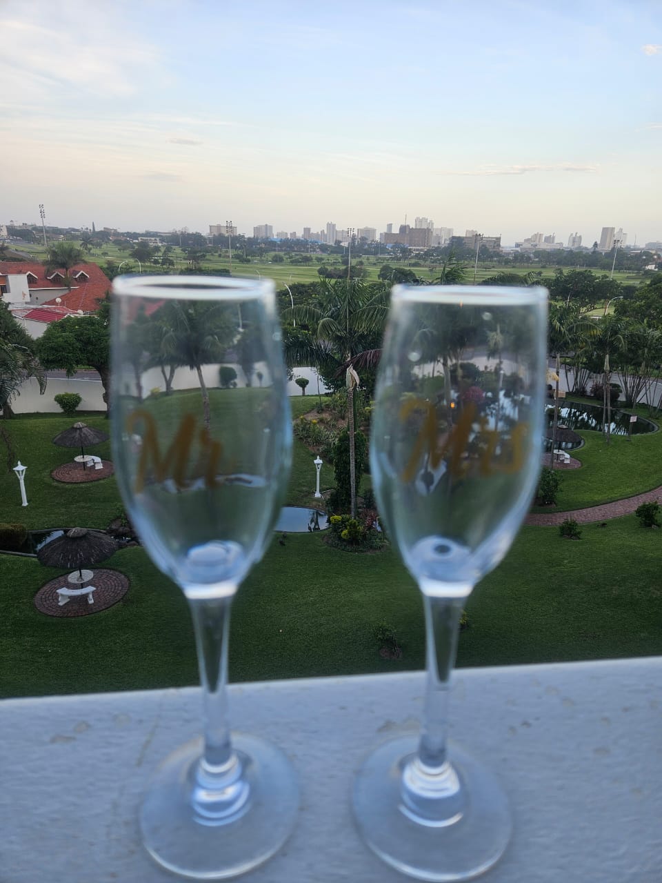 Wedding Glasses Mr and Mrs