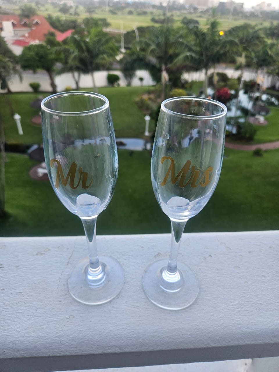 Wedding Glasses Mr and Mrs