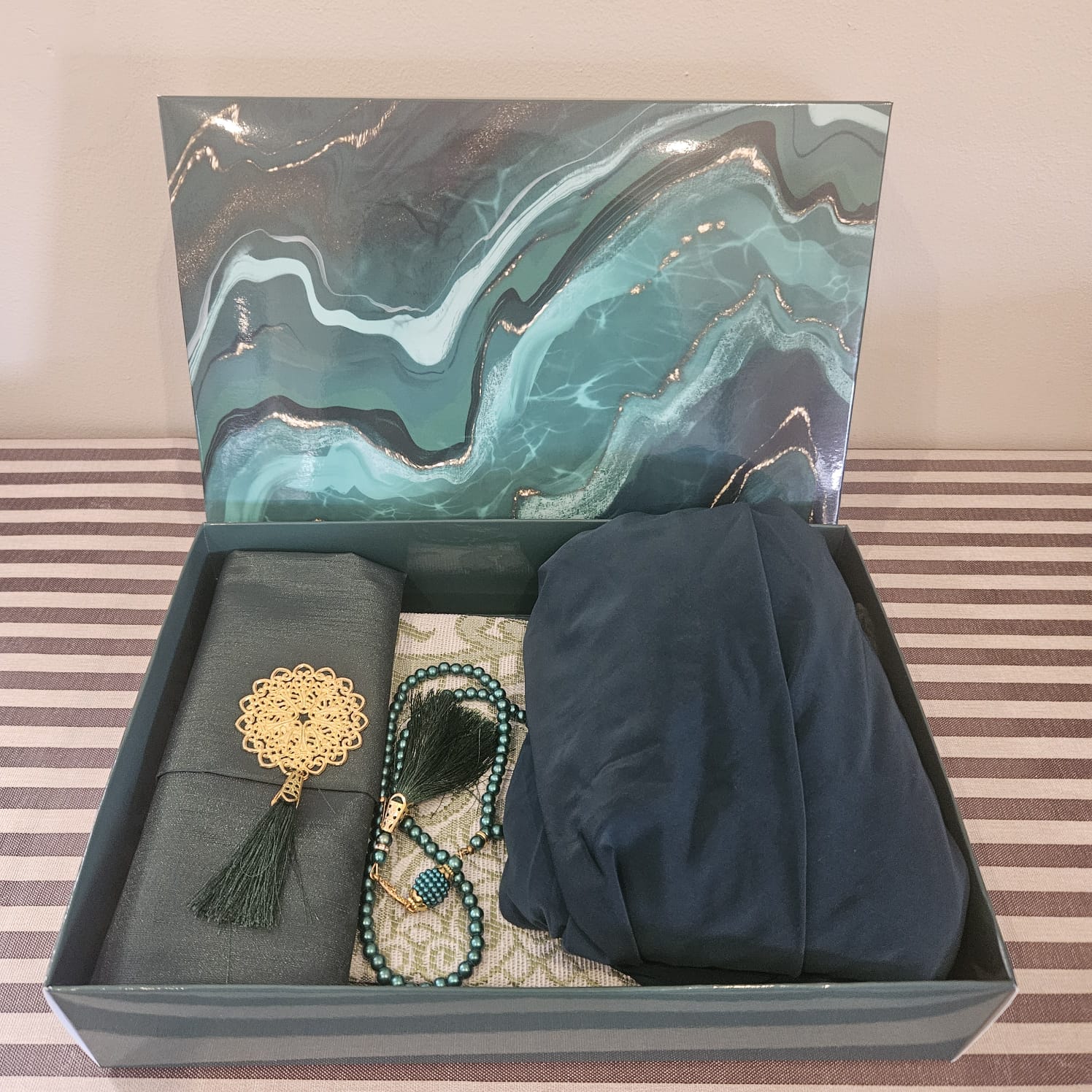 Gift Set 4 - Travel Musallah + Musallah Bag + Wow Tasbeeh + Knee Length Burqa