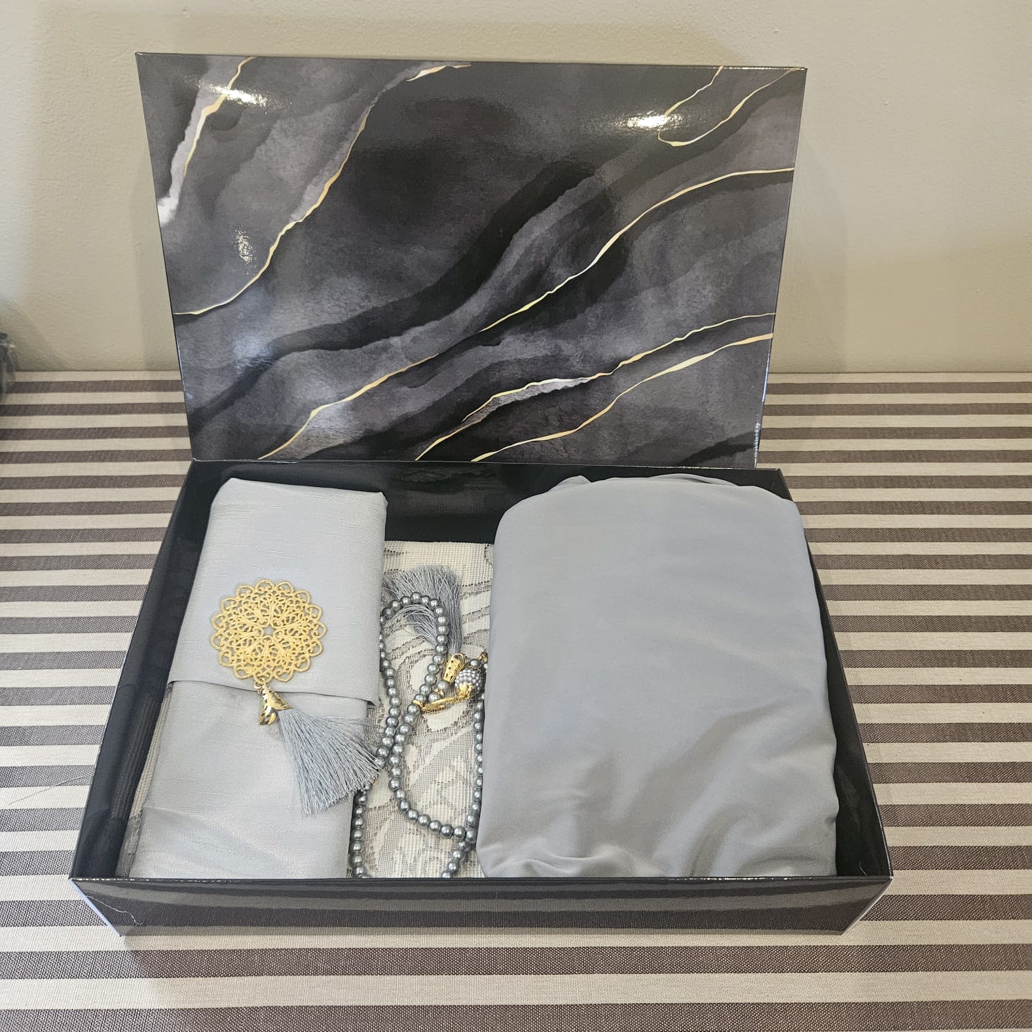 Gift Set 4 - Travel Musallah + Musallah Bag + Wow Tasbeeh + Knee Length Burqa