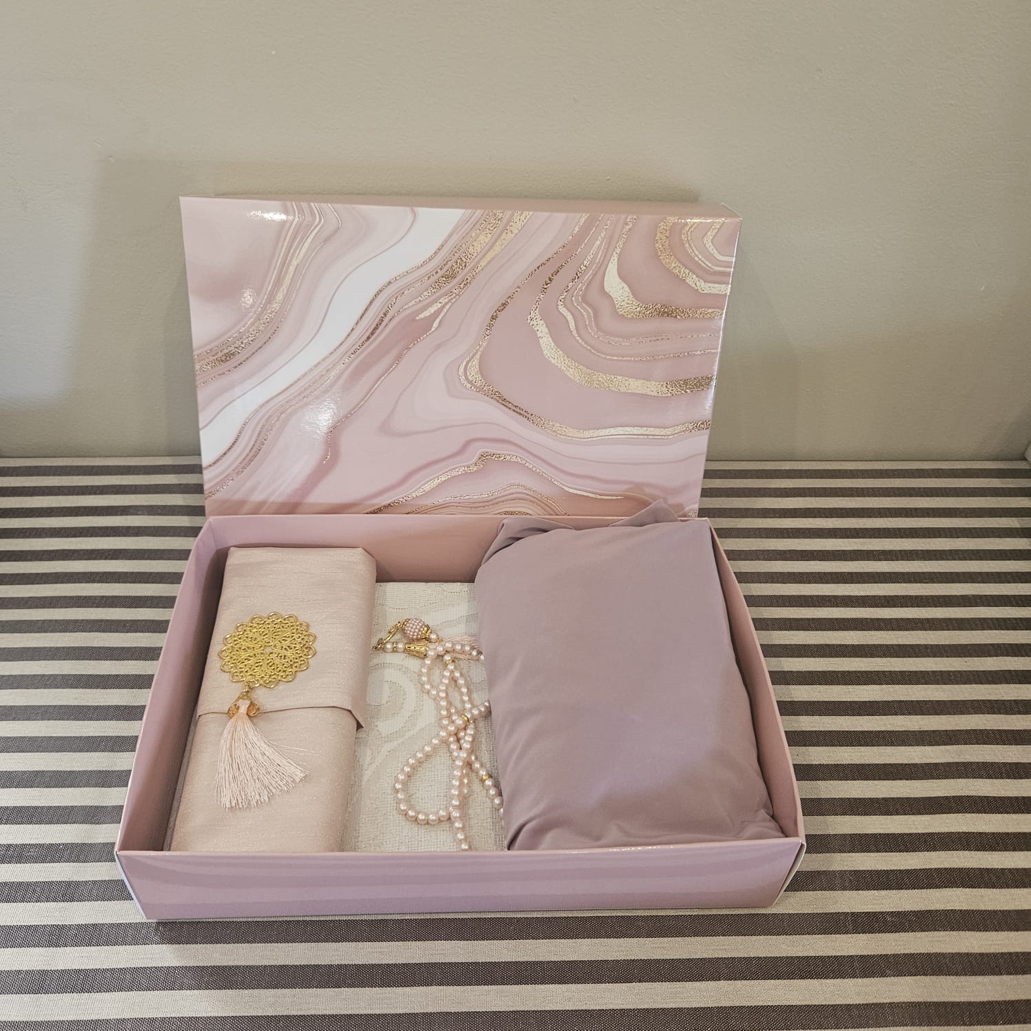 Gift Set 4 - Travel Musallah + Musallah Bag + Wow Tasbeeh + Knee Length Burqa