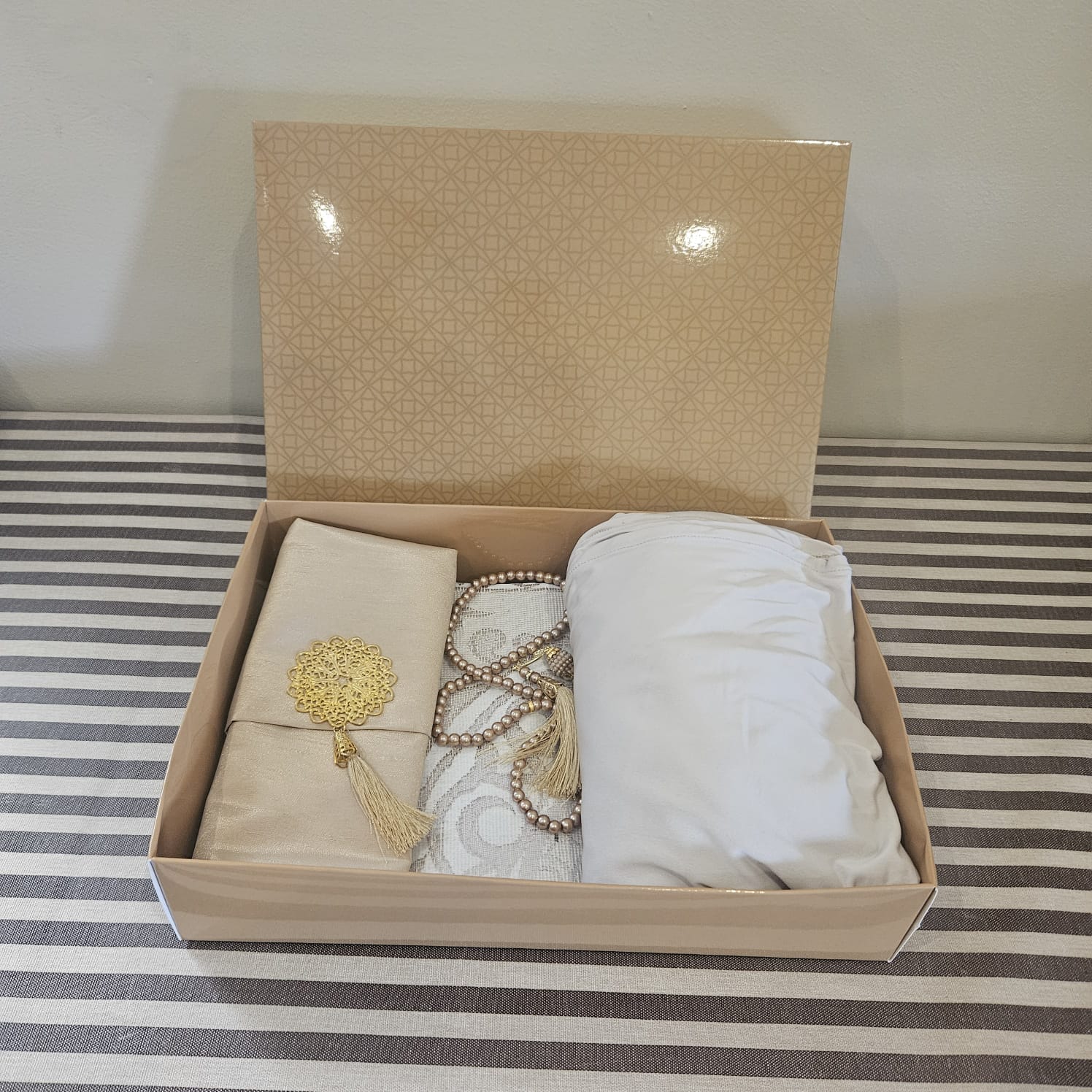 Gift Set 4 - Travel Musallah + Musallah Bag + Wow Tasbeeh + Knee Length Burqa