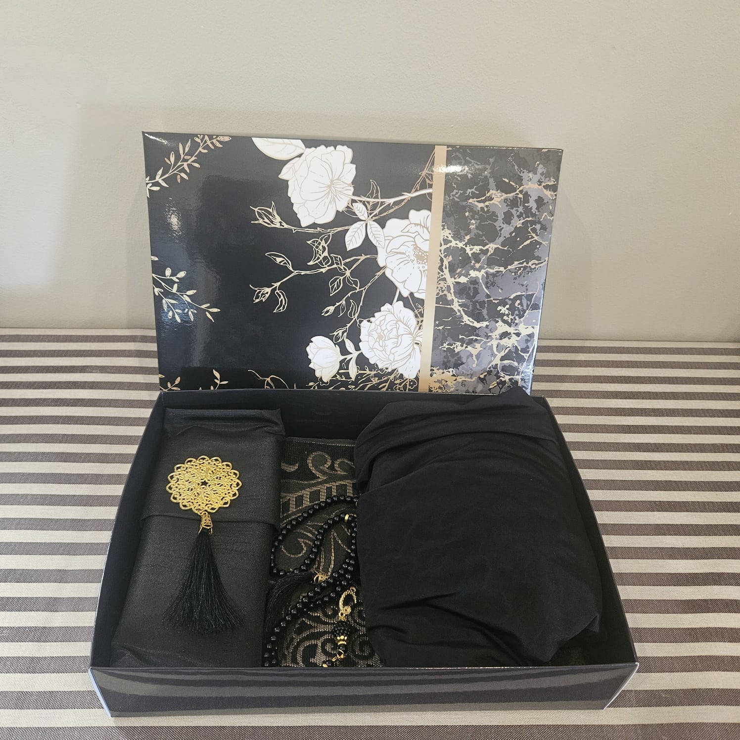 Gift Set 4 - Travel Musallah + Musallah Bag + Wow Tasbeeh + Knee Length Burqa