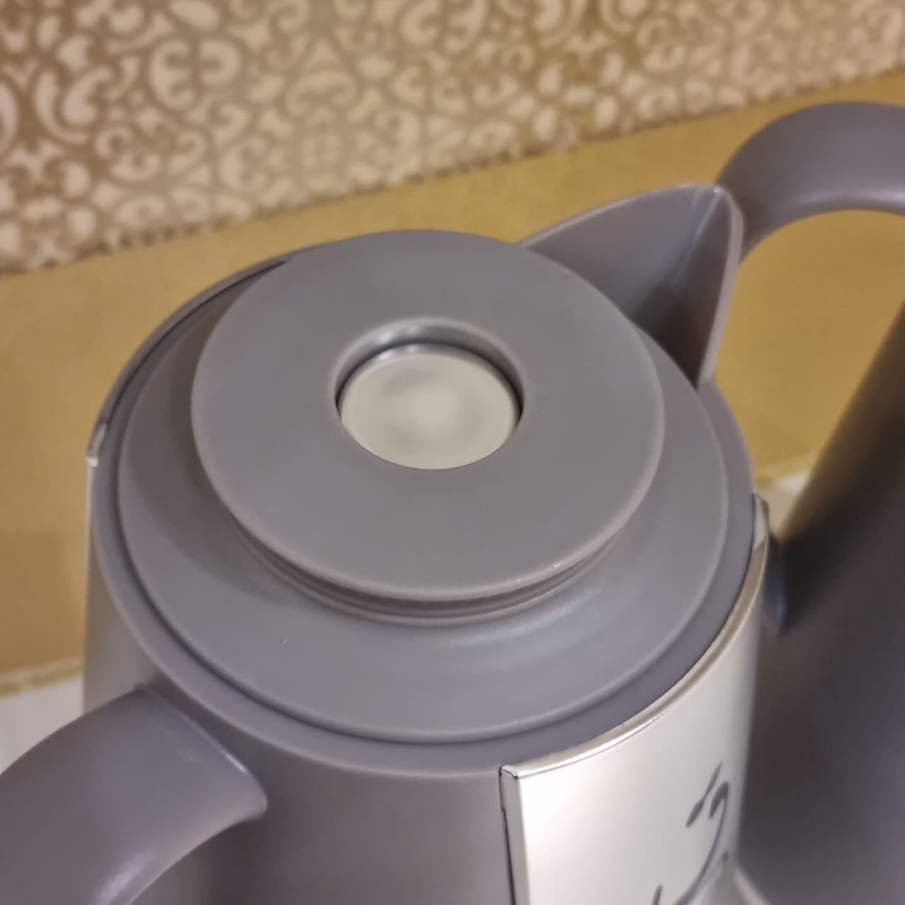 Noor Brown 1 liter vakuumfles met deksel (reliëf)