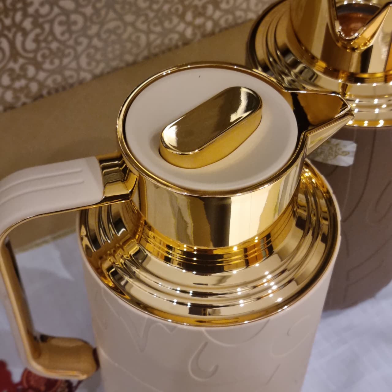 I-Noor Brown 1 Liter Vacuum Flask enesivalo (Embossed)