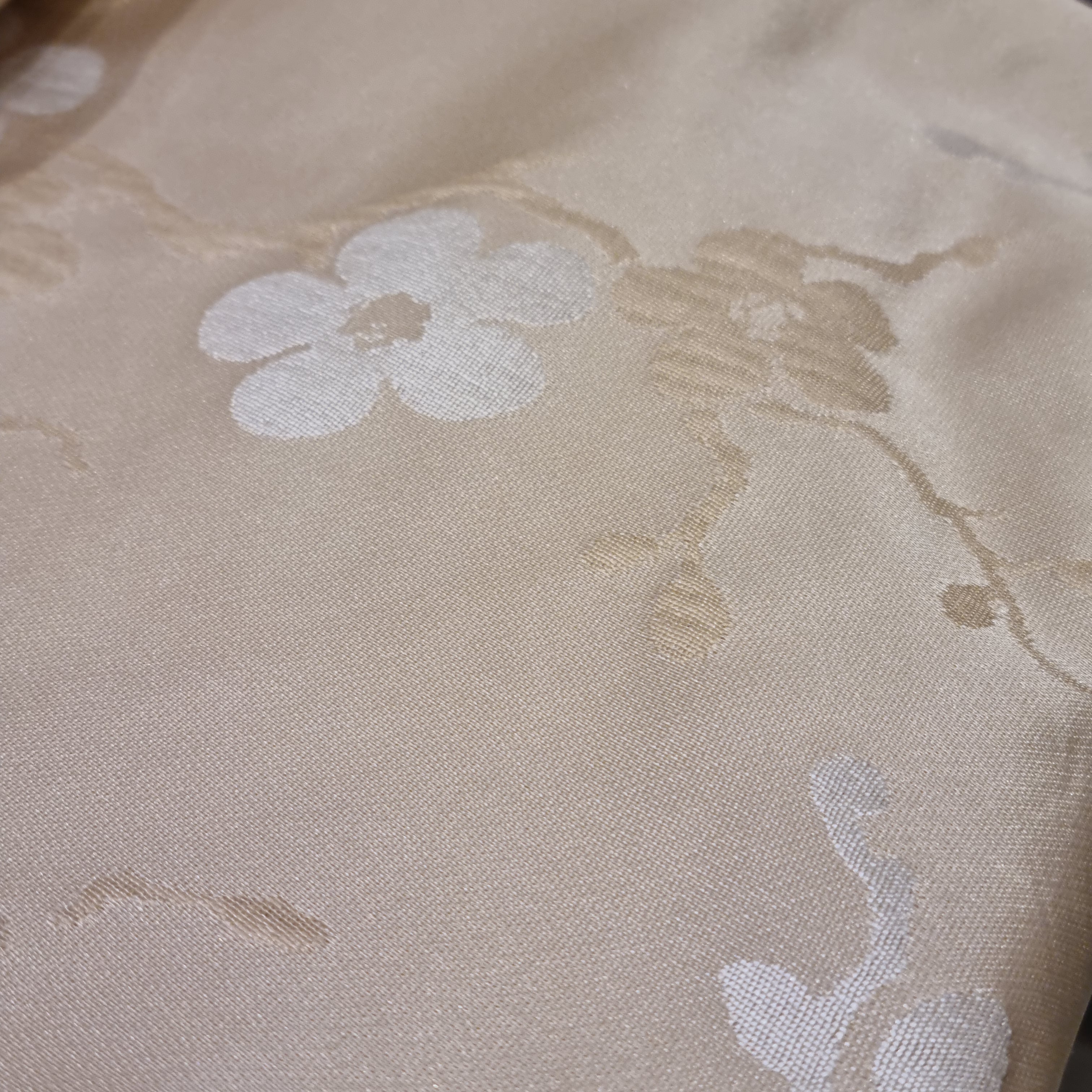 Cream & White Floral Luxury Tablecloth