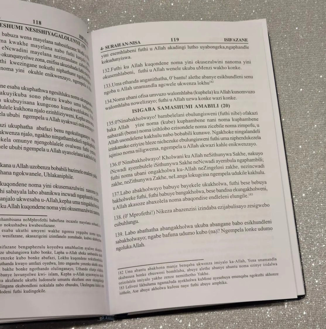 Die Heilige Koraan in Zoeloe vertaal