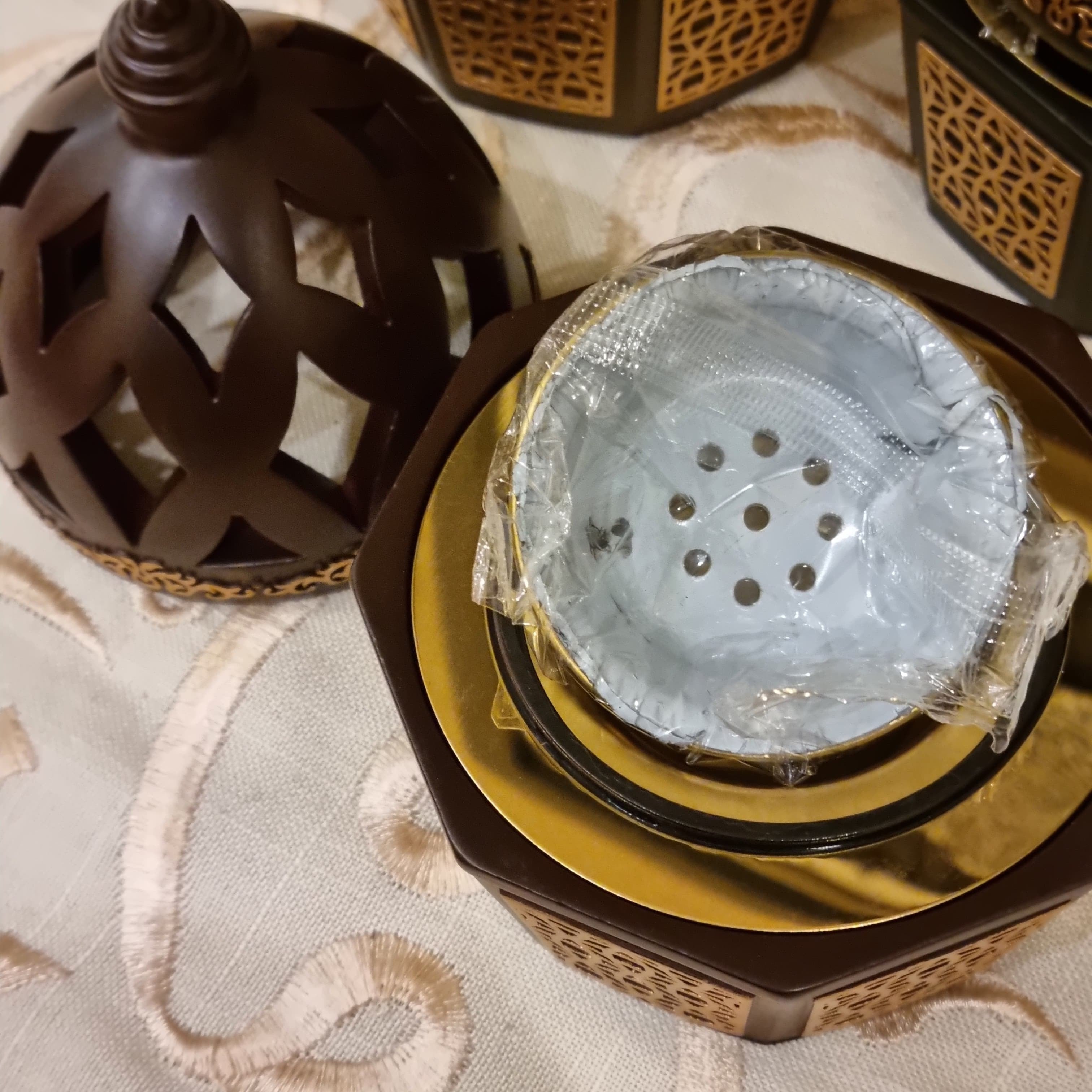 Magnetic Dome Style Oud Burner with Arabian Design