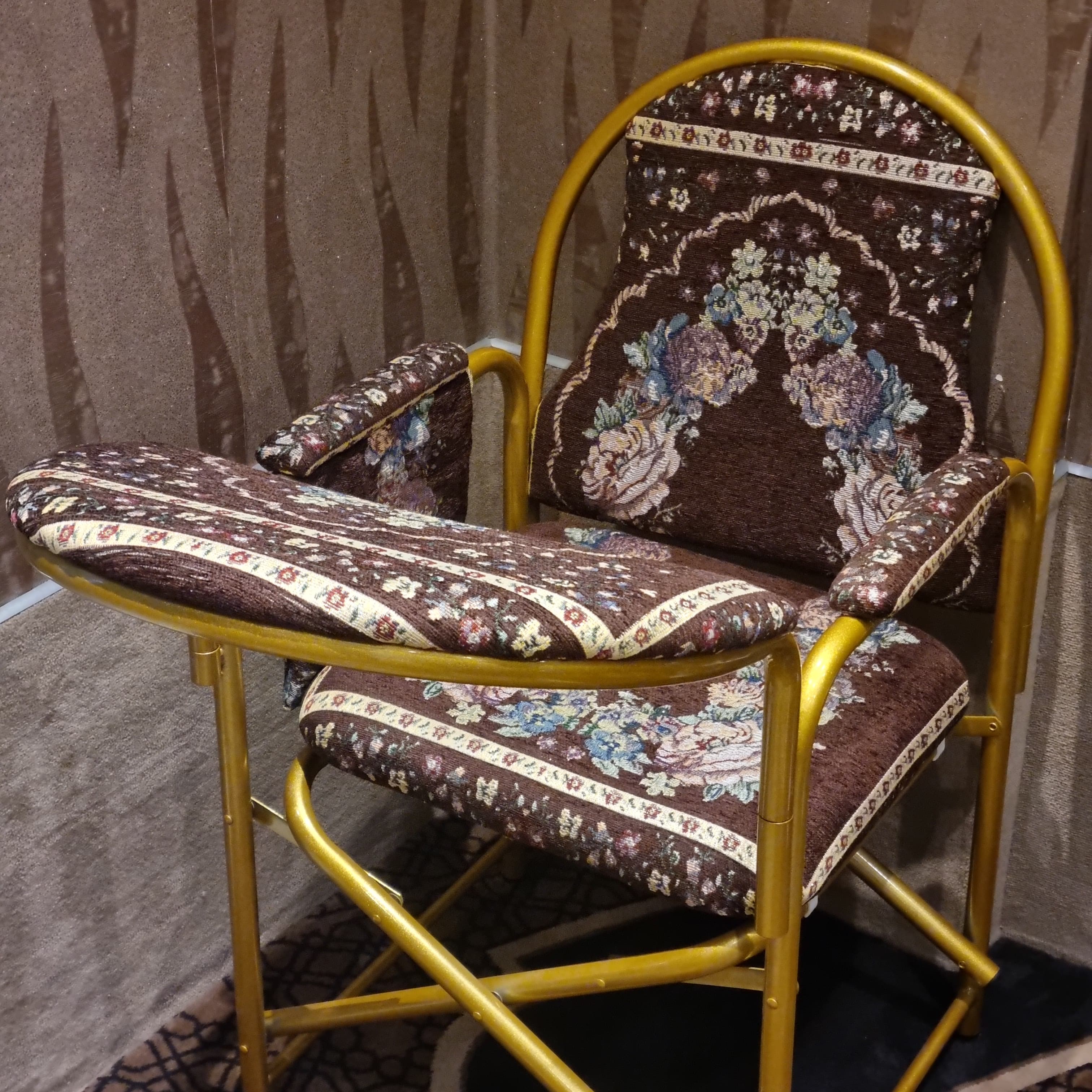 Salaah Chair with Swivel Table – Arabiana