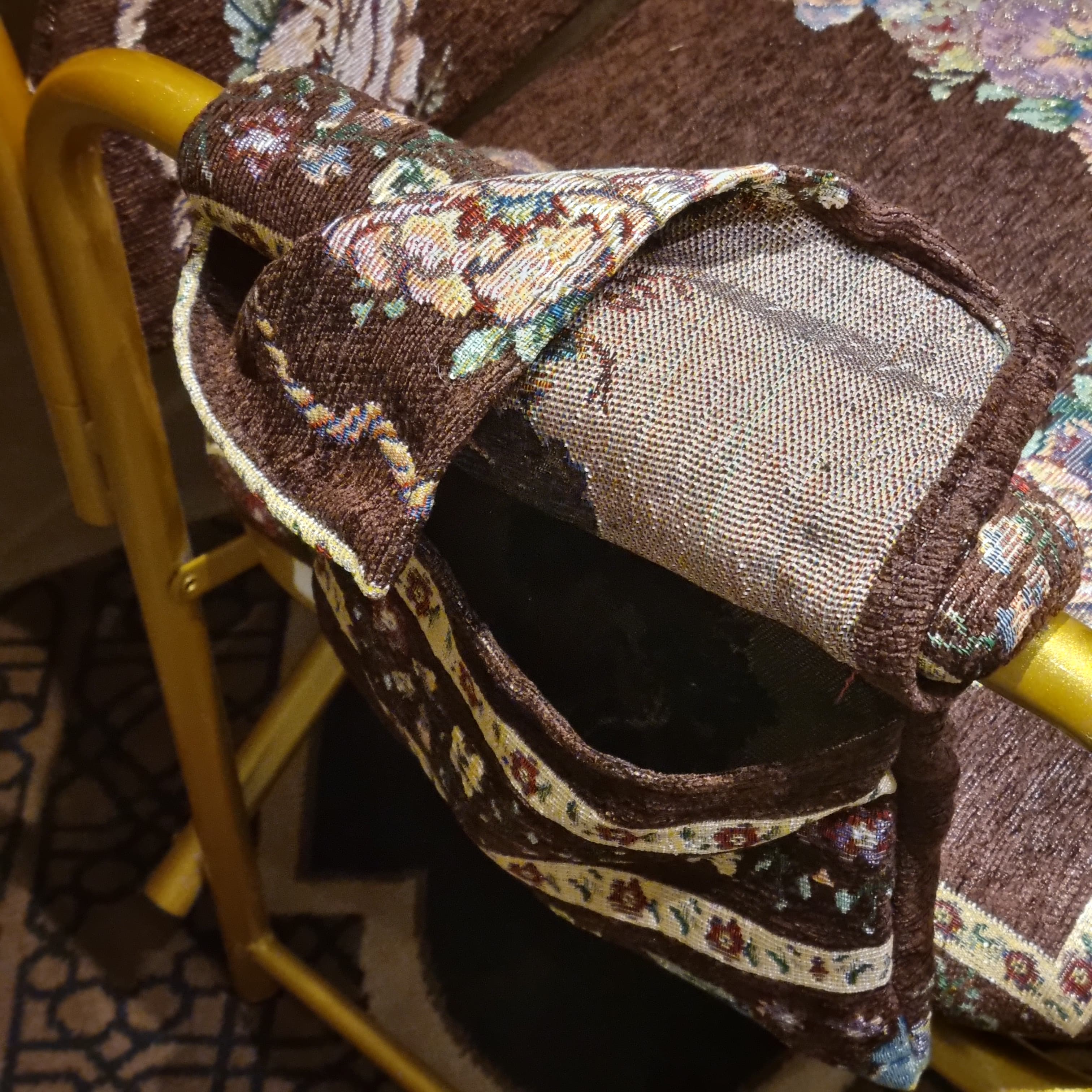 Salaah Chair with Swivel Table – Arabiana